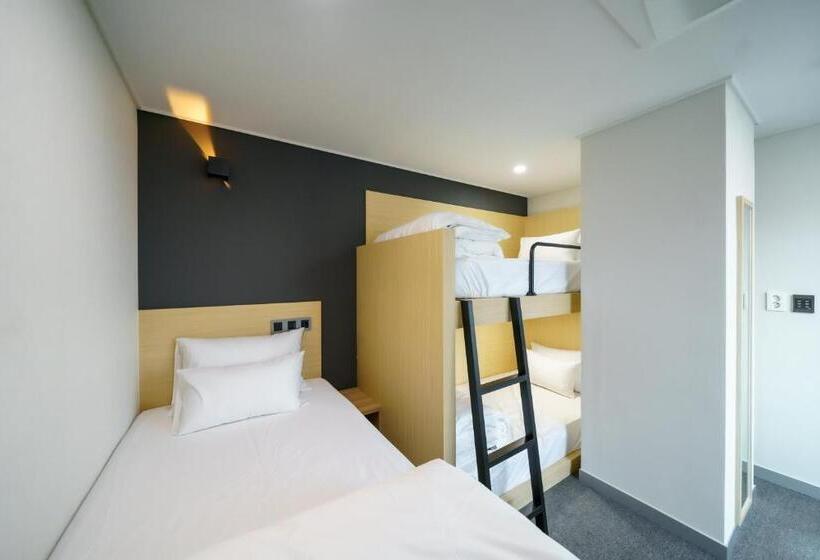 带景观的三人标准房间, The Stay Hue Myeongdong