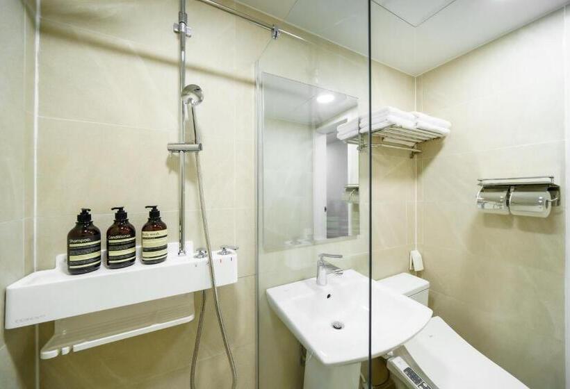 家庭间, The Stay Hue Myeongdong
