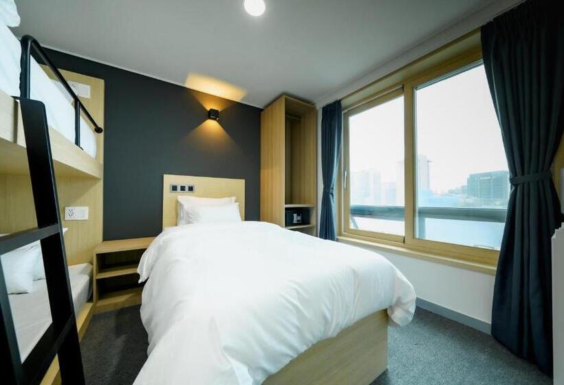 标准三人间, The Stay Hue Myeongdong