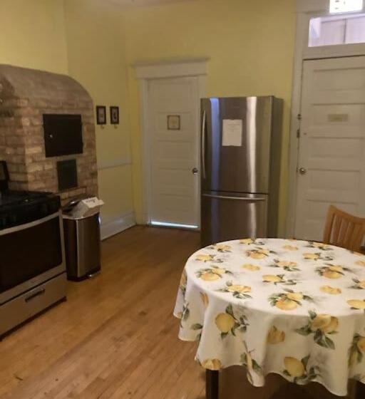 غرفة سوبيريور سرير كينج, Large Room With King Bed In The Lakeview   3a