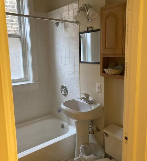 غرفة سوبيريور سرير كينج, Large Room With King Bed In The Lakeview   3a