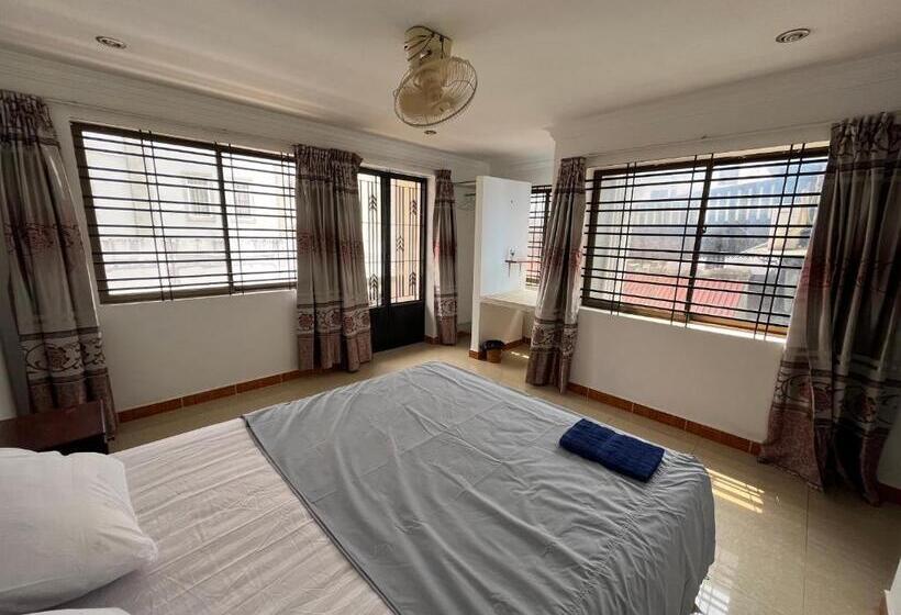 اتاق استاندارد با بالکن, Errol S Homestay And Hostel