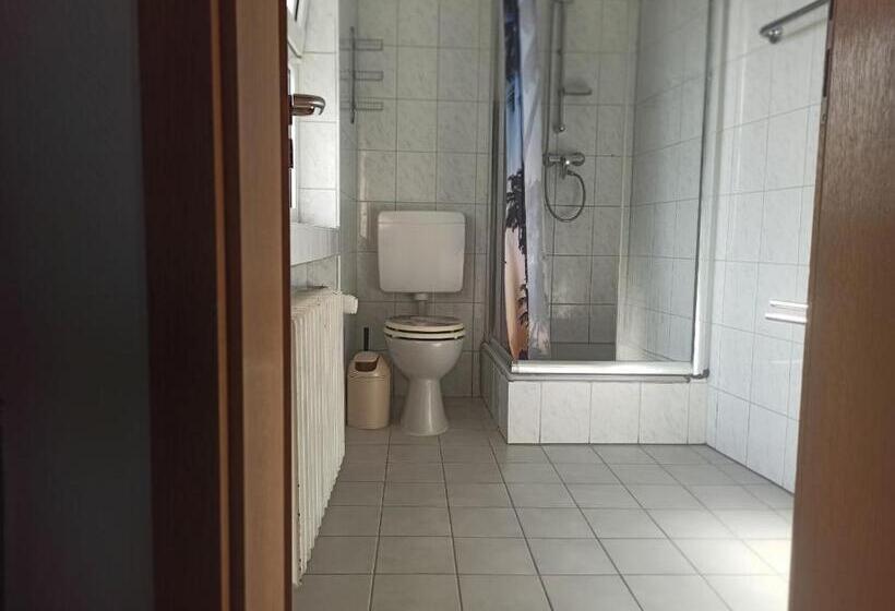 اتاق استاندارد سه نفره, Monteurzimmer   Waldbronn