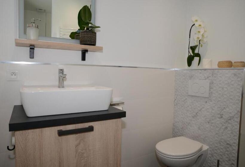 Апартаменты 1 Спальня Нижний Этаж, L Hostellerie D Acquigny