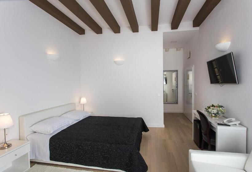 Номер Deluxe, Klarisa Palace Rooms