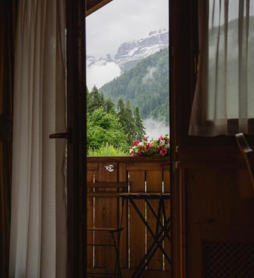 اتاق استاندارد با بالکن, Chalet Campiglio Imperiale