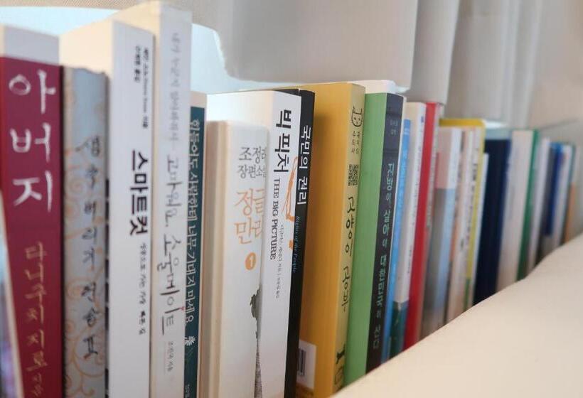 Номер Стандарт, Andong Poonggyung Hostel N Library