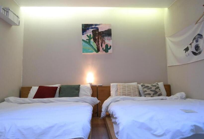 패밀리 룸, Andong Poonggyung Hostel N Library