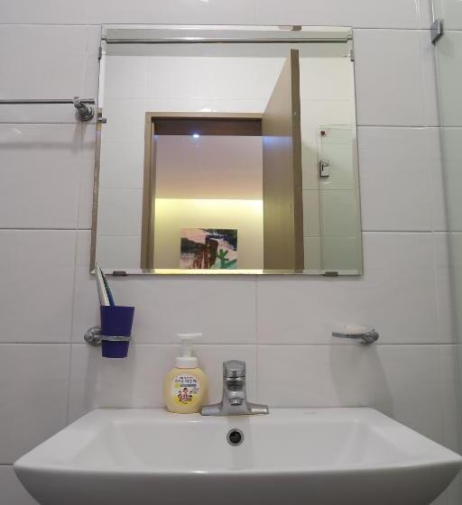 Семейный Номер, Andong Poonggyung Hostel N Library