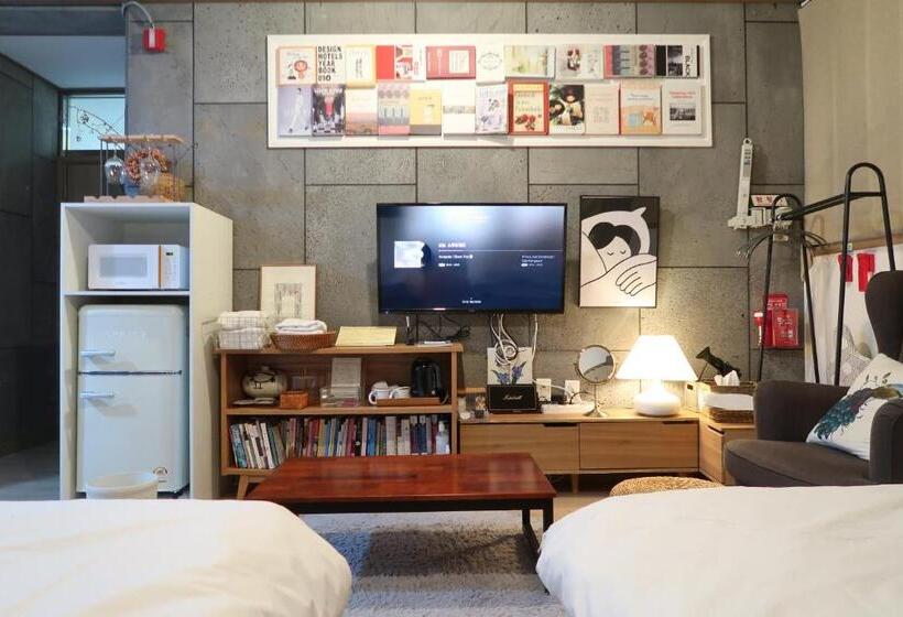 패밀리 스위트, Andong Poonggyung Hostel N Library