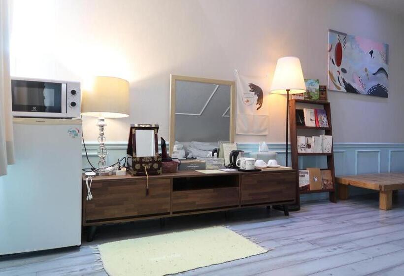 Семейный Номер, Andong Poonggyung Hostel N Library
