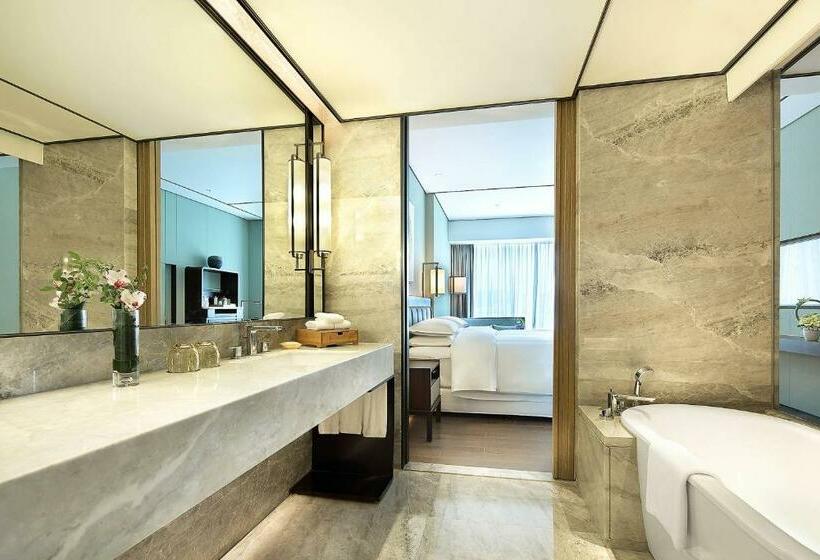 Номер Классика Кровать Кинг, Sheraton Grand Hangzhou Binjiang