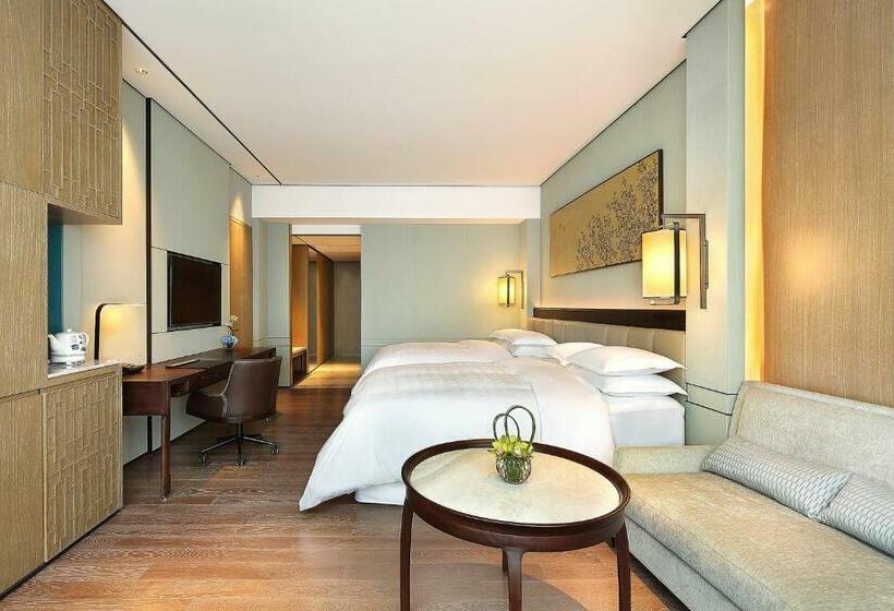 Номер Deluxe, Sheraton Grand Hangzhou Binjiang