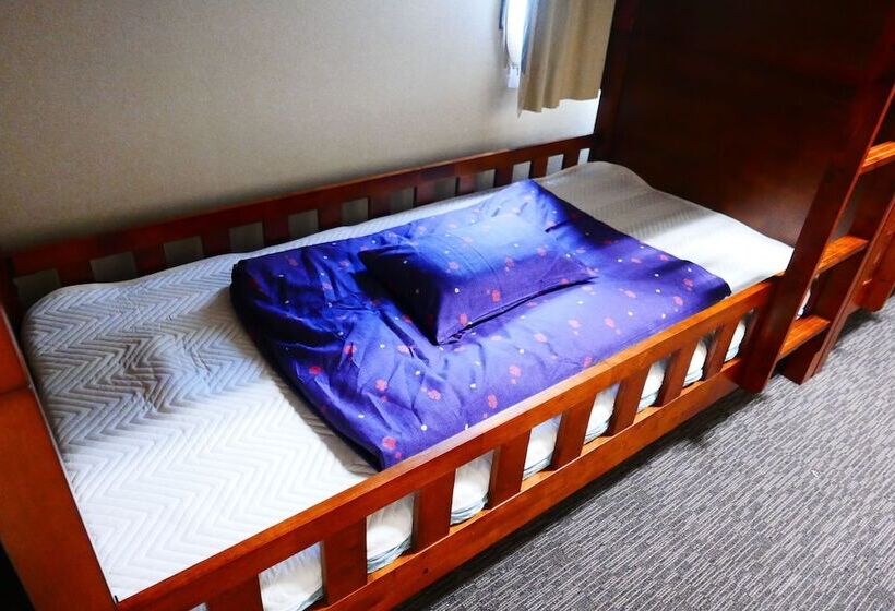 Кровать в Общей Комнате, K S House Fuji View   Travelers Hostel