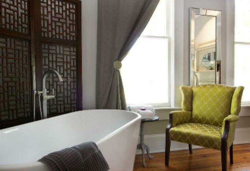 수피리어 스위트, Sparrow Grove Manor