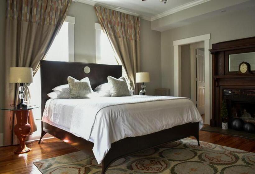 디럭스 스위트, Sparrow Grove Manor