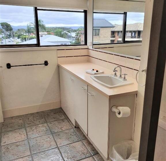 آپارتمان اقتصادی دو خوابه, Burleigh Esplanade Apartments
