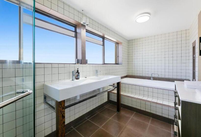 1 Bedroom Penthouse Apartment, Burleigh Esplanade Apartments