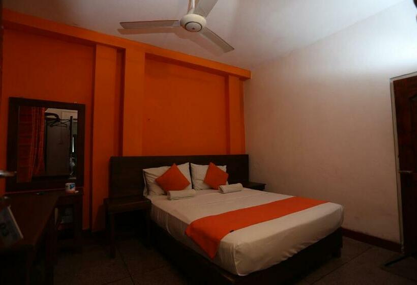 Economy Room Shared Bathroom, Tree Breeze Inn