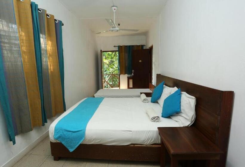 Deluxe Room with Balcony, Tree Breeze Inn