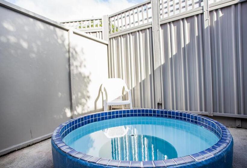 패밀리 룸, Bennetts Thermal Motor Inn