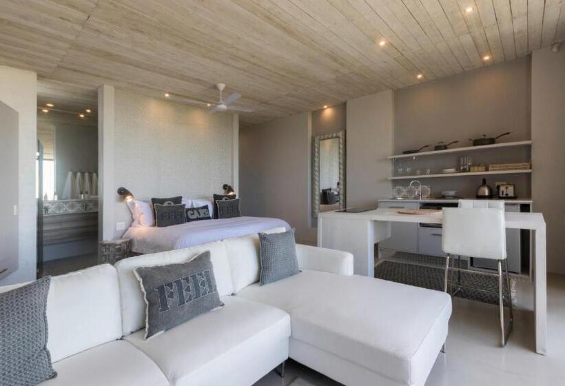 Люкс, The House Quarters