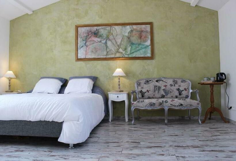Номер Стандарт Вид на Бассейн, B&b La Difference