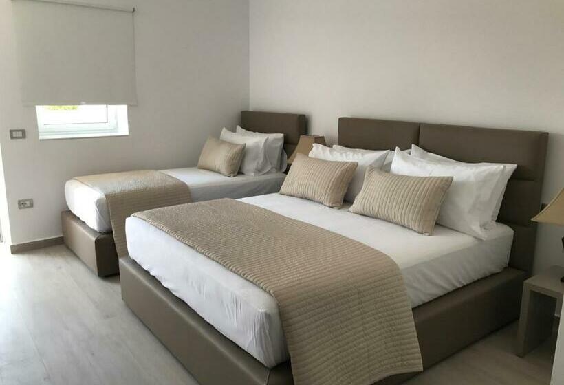 اتاق خانوادگی با چشمانداز دریا, Golden View Residence