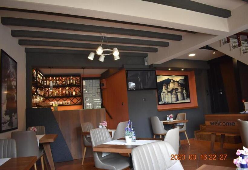 اتاق استاندارد با بالکن, Meteora