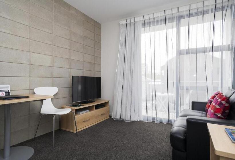 스탠다드 스튜디오, 315 Euro Motel And Serviced Apartments