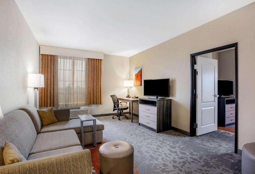 מיטת קינג בסוויטה, La Quinta By Wyndham Andrews
