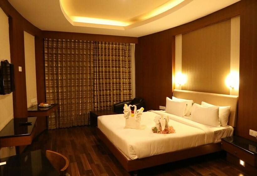 سوییت لوکس, The Thangam Grand