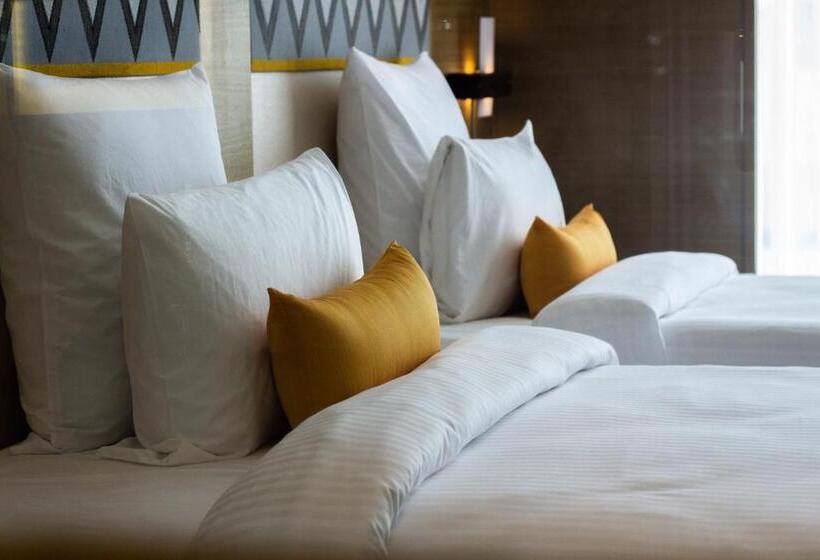 带大床的行政房间, Novotel Guwahati Gs Road