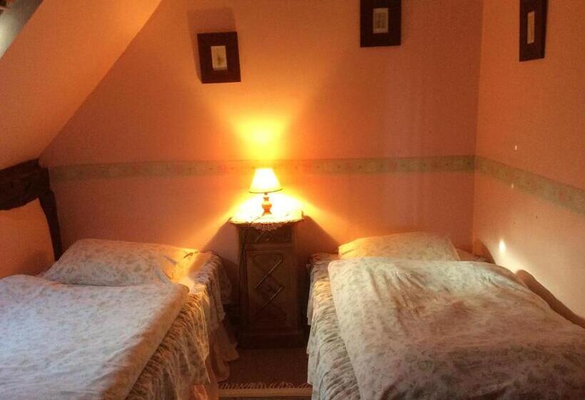 Дом 4 Спальни, La Boursaie