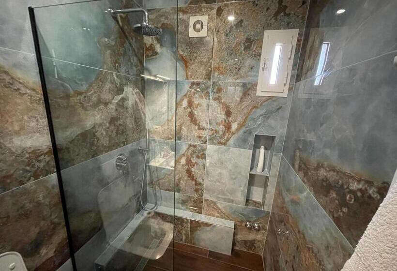 اتاق لوکس, Vila 15   Center