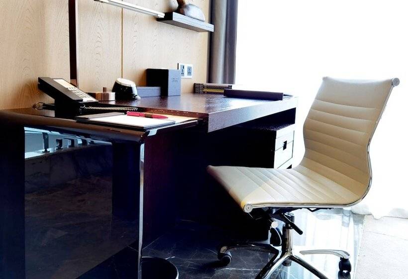 اتاق استاندارد با چشم‌انداز رودخانه, Crowne Plaza Chengdu Wenjiang, An Ihg