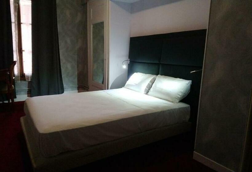 Номер Стандарт, Hôtel Du Palais