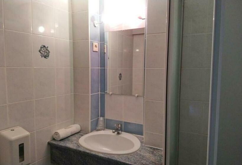 Номер Стандарт, Hôtel Du Palais