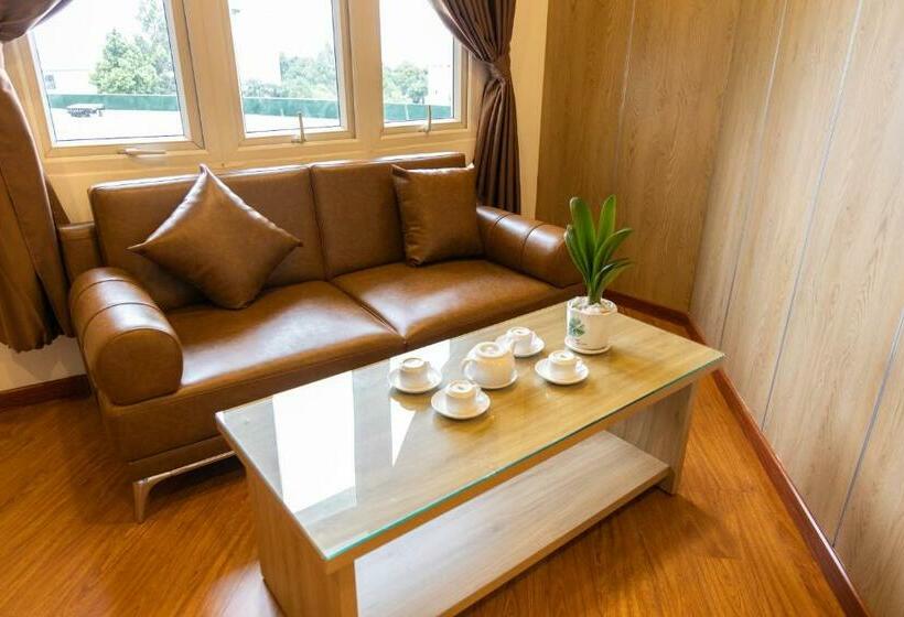 اتاق لوکس, Hoang Loc