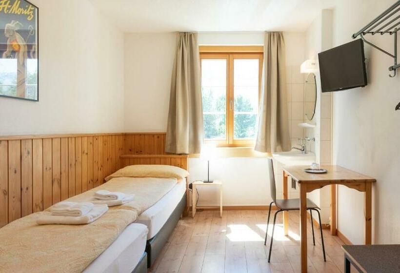 Standaardkamer met Gedeelde Badkamer, Hostel By Randolins
