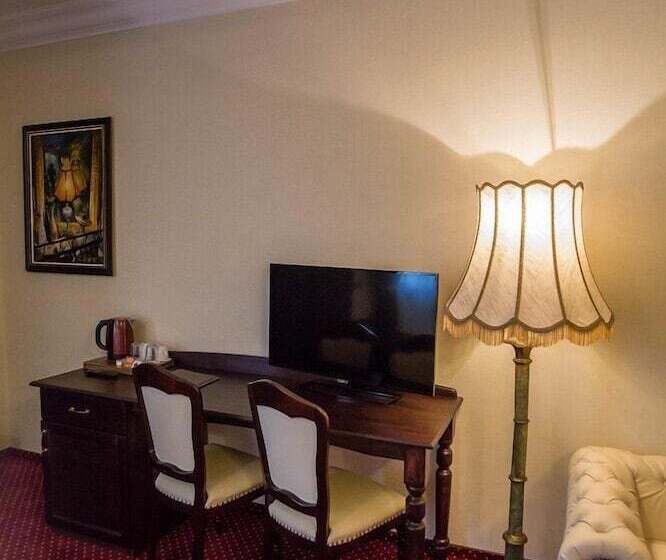 Junior Suite, Magus