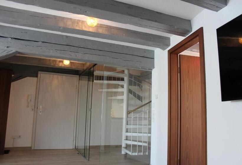 带1个卧室的公寓套房, Schmales Haus
