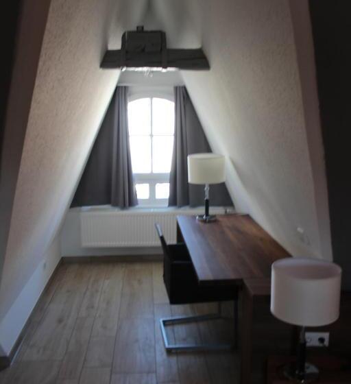 带1个卧室的公寓套房, Schmales Haus