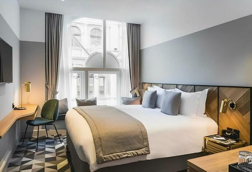 Номер Deluxe, Victory House Leicester Square