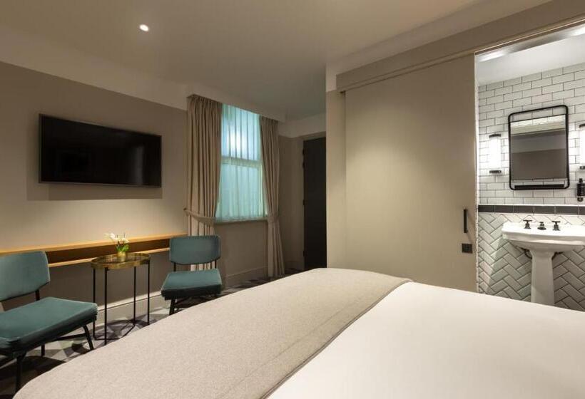 Номер Deluxe, Victory House Leicester Square