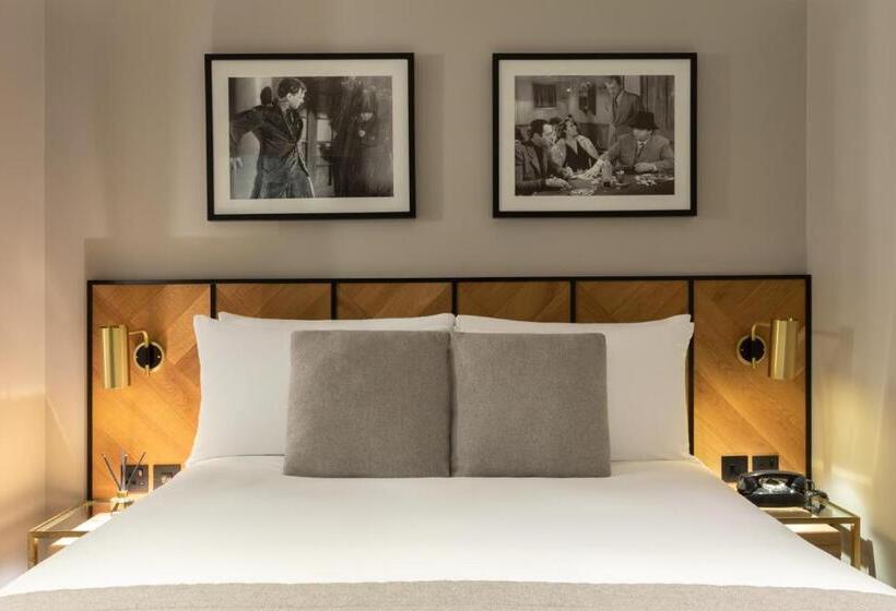 Номер Deluxe, Victory House Leicester Square