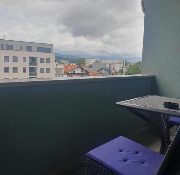 ファミリールーム, Europa