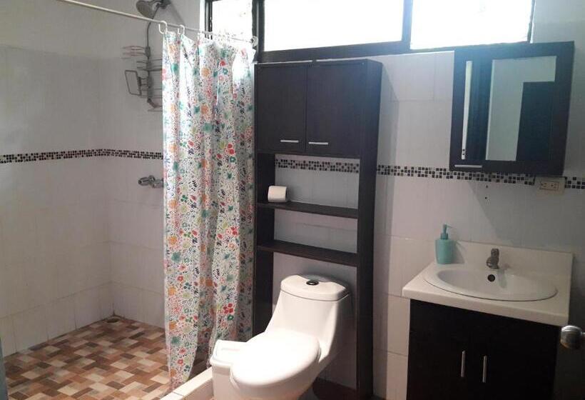 חדר סטנדרט, Aracari Garden Hostel