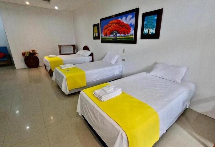 اتاق استاندارد سه تخته با چشم‌انداز باغ, Galápagos Isabela Hotel Loja