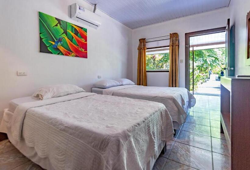 Четырехместный Номер Стандарт Вид на Сад, Tortuguero Beachfront